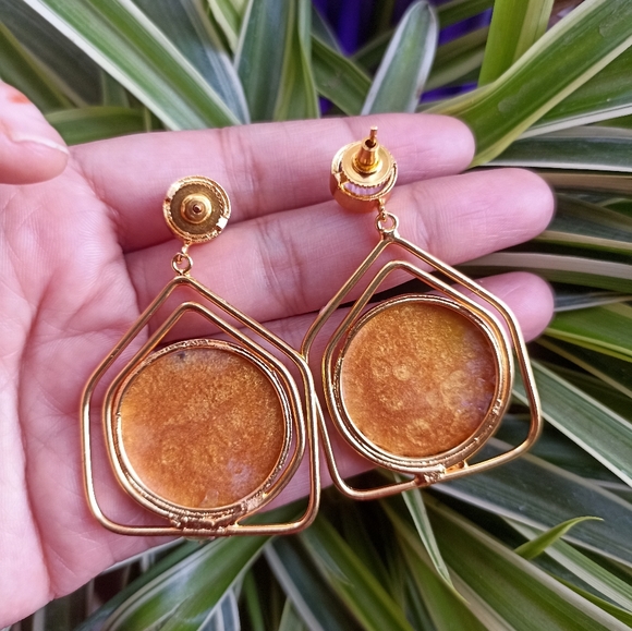 Handmade gold platted stone studded enameled drop earrings - Picture 10 of 10